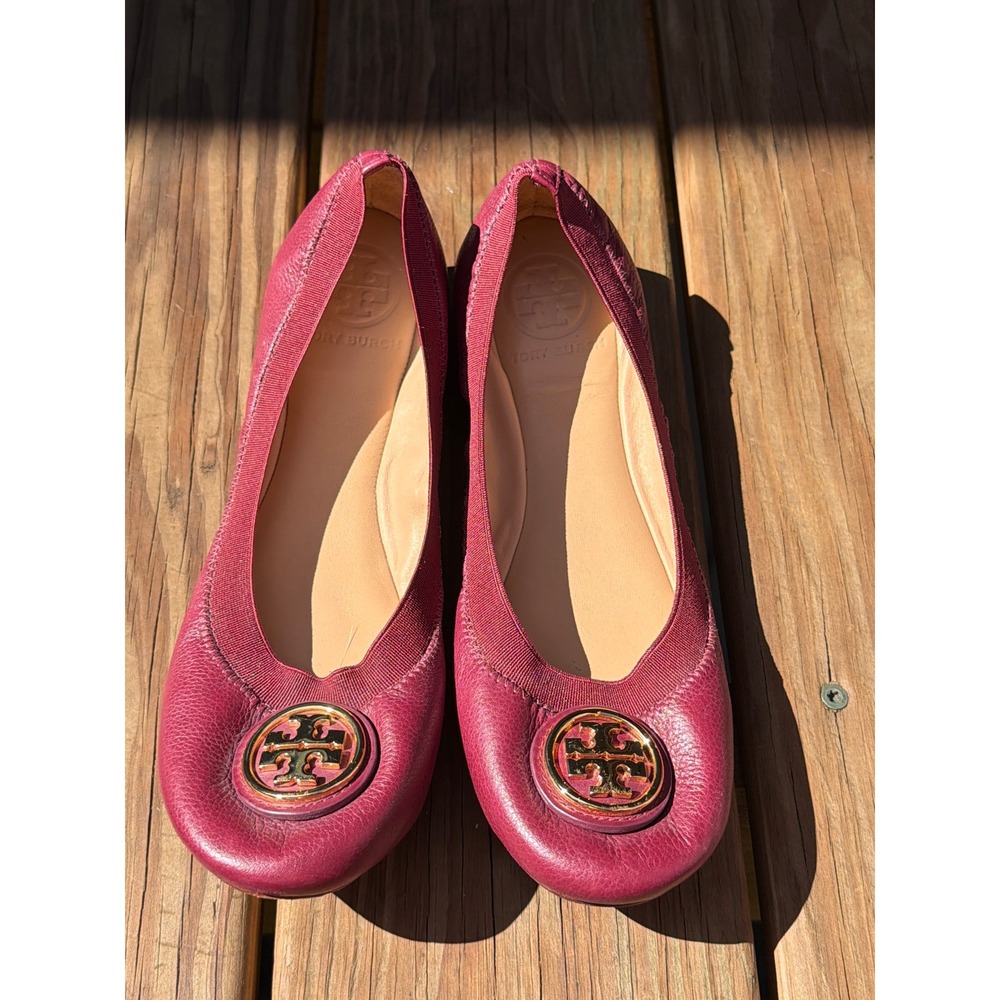 Tory Burch Reva Berry Pink Pebbled Leather Gold Logo Ballet Flats 7.5M